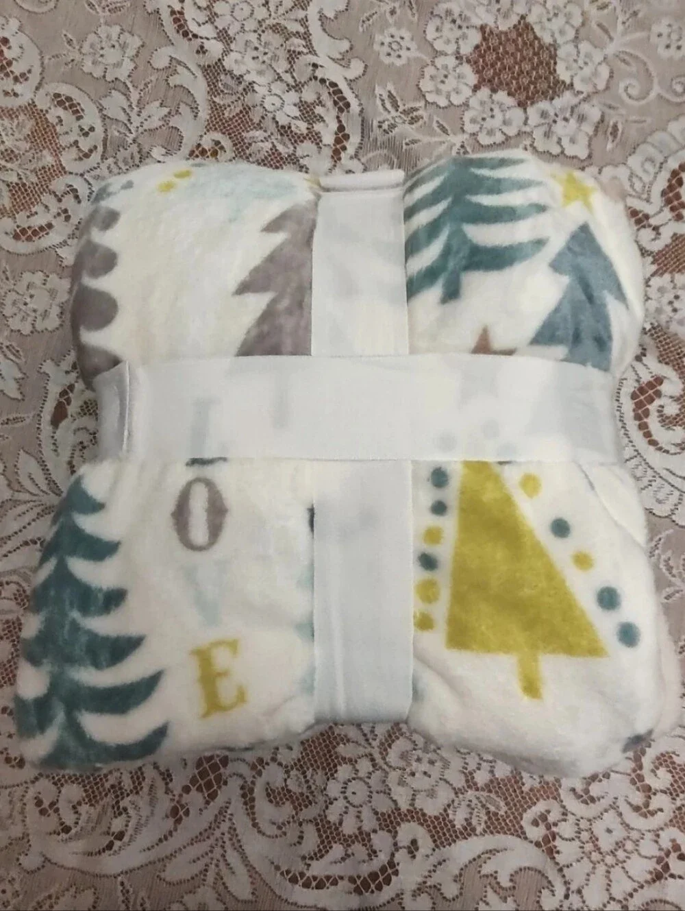 Christmas Pillow and Throw Set Cozy Soft Velvet Plush Holiday Home Green White